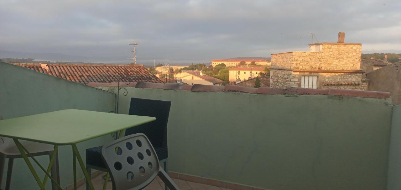 Appartement de charme avec terrasse tropézienne / Rooftop Lorgues Extérieur photo