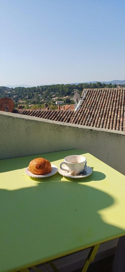 Appartement de charme avec terrasse tropézienne / Rooftop Lorgues Extérieur photo